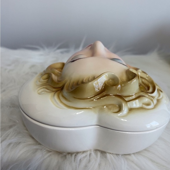 Vintage Heart-Shaped Ceramic Box with Marilyn Monroe Face Design 1988 - Picture 4 of 6